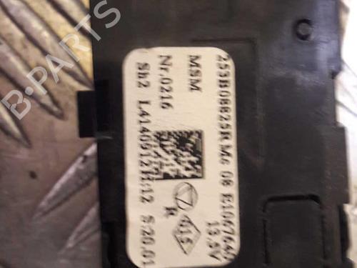 switch-renault-captur-i-j5_-h5_-2013-24853138 main image