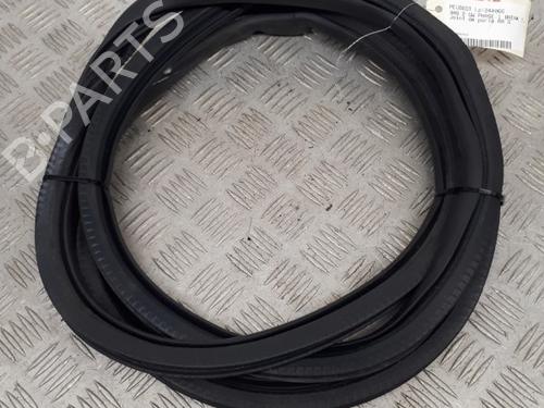 Used Rubber door seal PEUGEOT 308 SW II (LC_, LJ_, LR_, LX_, L4_) 1.6 BlueHDi 120 (120 hp) 23745873