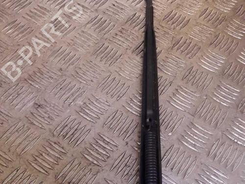 Used Front windshield wiper arm PEUGEOT 1007 (KM_) 1.4 (75 hp) 23723412