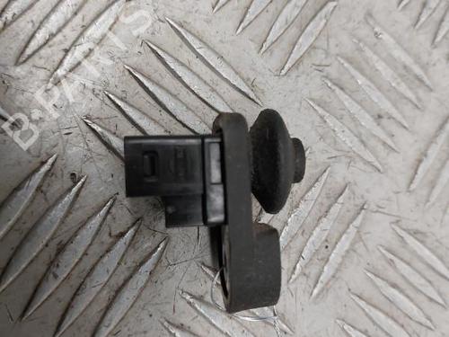 switch-nissan-navara-np300-d40-2004-24854076 main image