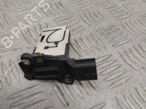 Used Mass air flow sensor Mass air flow sensor RENAULT MEGANE IV Hatchback (B9A/M/N_) 1.6 dCi 130 (B9A4) (130 hp) 31067495 31067495