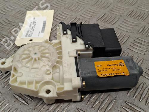 Used Left rear window motor Left rear window motor VW BORA I (1J2) 1.9 TDI (130 hp) 36453569 36453569