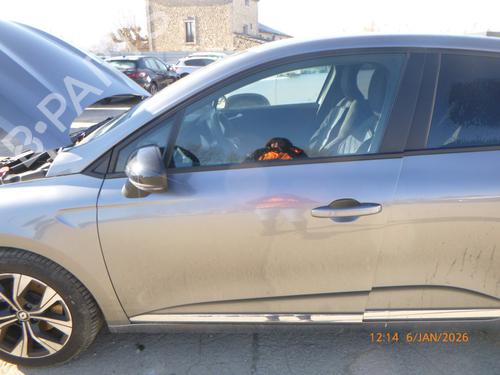 Used Left front door RENAULT CLIO V (B7_) 1.5 Blue dCi 100 (B7AD) (101 hp) 31298387