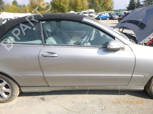 Used Right front door MERCEDES-BENZ CLK Convertible (A209) CLK 320 (209.465) (218 hp) 31825440