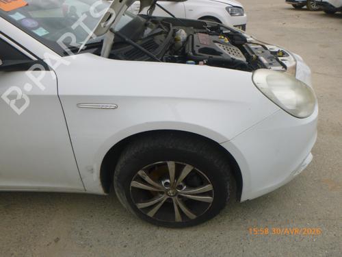 Guarda-lamas direito Guarda-lamas direito ALFA ROMEO GIULIETTA (940_) 1.4 TB (940FXA1A, 940FXT1A) (120 hp) 35790786 35790786