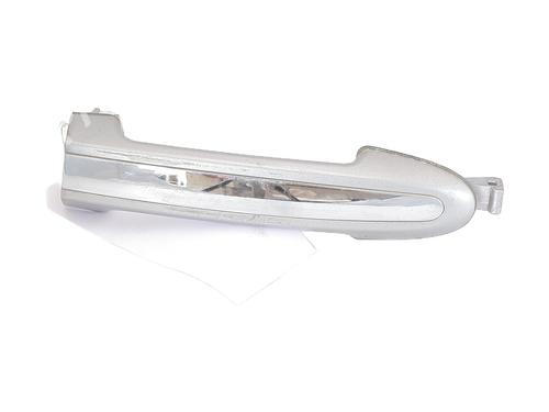 Used Front right exterior door handle HYUNDAI SANTA FÉ II (CM) 2.2 CRDi 4x4 (197 hp) 26562071