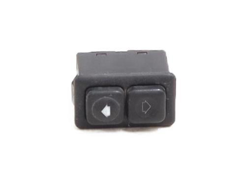Interrupteur de vitre avant droite BMW 3 Convertible (E30) 320 i (126 hp) 31835515