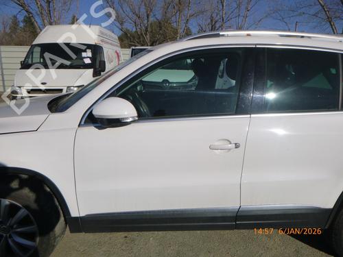 Used Left front door VW TIGUAN (5N_) 2.0 TDI (110 hp) 31363345