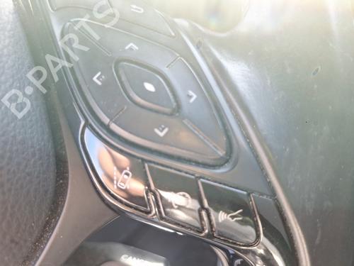 steering-wheel-toyota-c-hr-_x1_-2016-31051852 main image