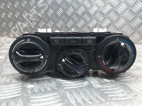 climate-control-peugeot-208-i-ca_-cc_-2012-2013-2014-2015-2016-2017-2018-2019-2020-2021-24252681 main image