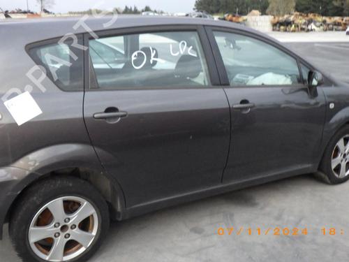 Used Right front fenders TOYOTA COROLLA Verso (ZER_, ZZE12_, R1_) 2.2 D-4D (AUR10_, AUR10R) (177 hp) 29220822
