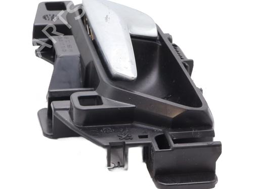 Venstre bagtil invendig håndtag Venstre bagtil invendig håndtag PEUGEOT 5008 II (MC_, MJ_, MR_, M4_) 1.6 BlueHDi 120 (MCBHZH, MCBHZW) (120 hp) 33827278 33827278