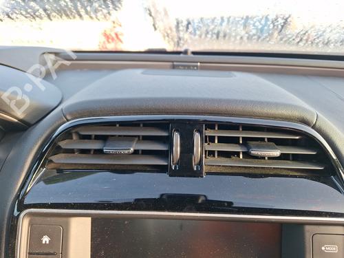 air-vent-jaguar-xe-x760-2015-31019707 main image