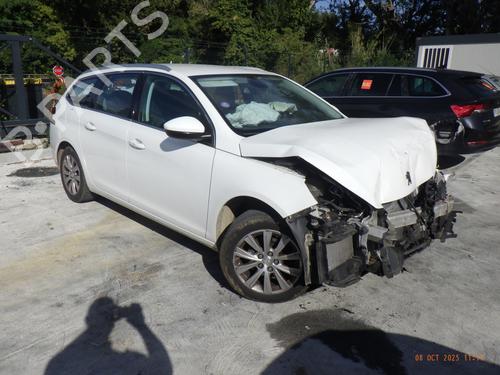 Brugte PEUGEOT 308 SW II (LC_, LJ_, LR_, LX_, L4_) 1.2 THP 110 (110 hp) 4395240