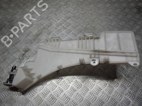Used Windscreen washer tank PEUGEOT 3008 II SUV (MC_, MR_, MJ_, M4_) 1.2 THP/ PureTech 130 (MRHNSM, MRHNSU, MRHNSJ, MRHNYW,... (131 hp) 24246171