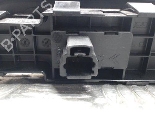 Used Right front window switch Right front window switch PEUGEOT 307 Break (3E) 2.0 HDI 110 (107 hp) 24247618 24247618