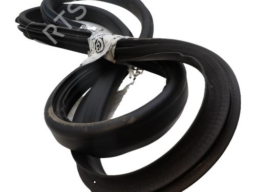 Used Rubber door seal Rubber door seal JEEP AVENGER (J2) 1.2 T3 e-Hybrid (110 hp) 40011741 40011741