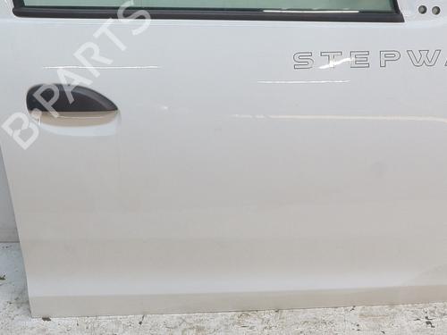 Dør høyre foran Dør høyre foran DACIA SANDERO II 1.0 TCe 100 (B8ML) (101 hp) 37466736 37466736