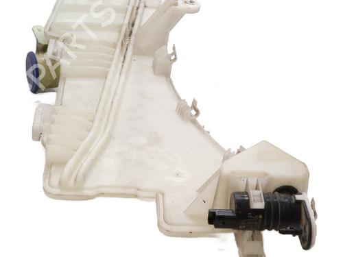 Used Windscreen washer tank Windscreen washer tank PEUGEOT 5008 II (MC_, MJ_, MR_, M4_) 1.6 BlueHDi 120 (MCBHZH, MCBHZW) (120 hp) 33740534 33740534