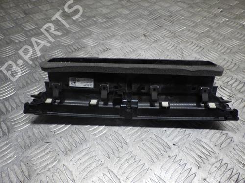 air-vent-vw-t-roc-a11-d11-2017-24251106 main image