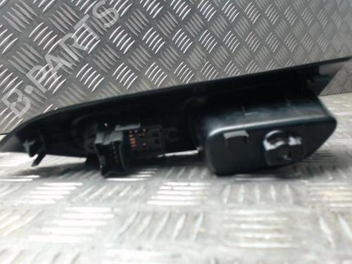 Used Right rear window switch Right rear window switch NISSAN JUKE (F15) 1.5 dCi (110 hp) 24252797 24252797