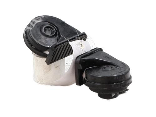 horn-jaguar-xe-x760-2015-30886278 main image