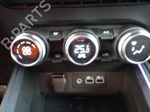 climate-control-renault-clio-v-b7_-2019-24827953 main image