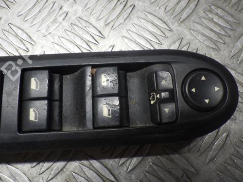 Used Left front window switch Left front window switch PEUGEOT 407 (6D_) 2.0 HDi 135 (6DRHRH, 6DRHRE, 6DRHRG, 6DRHRJ) (136 hp) 24248458 24248458