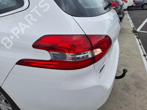 Venstre baglygte PEUGEOT 308 SW II (LC_, LJ_, LR_, LX_, L4_) 1.2 THP 110 (110 hp) 31696583
