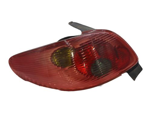 Feu arrière gauche PEUGEOT 206 Hatchback (2A/C) 1.6 HDi 110 (109 hp) 31623953
