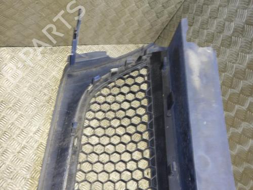 Used Grille RENAULT TRAFIC II Bus (JL) 1.9 dCI 100 (JL0C, JL0K) (101 hp) 24250862
