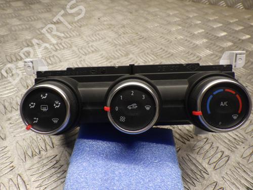 climate-control-renault-clio-v-b7_-2019-24250610 main image