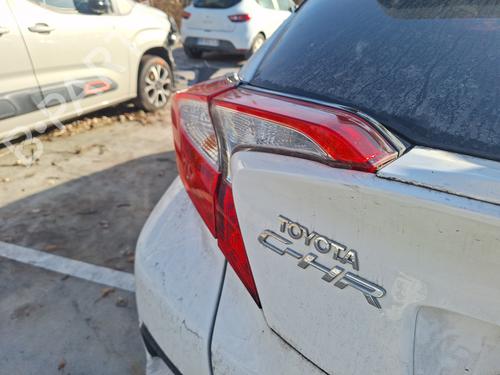 left-tailgate-light-toyota-c-hr-_x1_-2016-31045809 main image