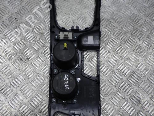 Used Cup/Object holder RENAULT MEGANE IV Hatchback (B9A/M/N_) 1.5 Blue dCi 115 (B9A6) (116 hp) 24251255