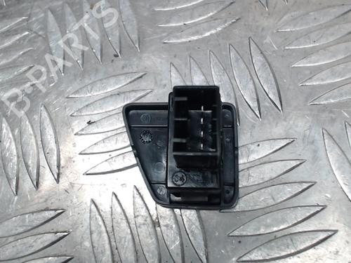 Used Right front window switch Right front window switch FIAT 500 (312_) 0.9 (312AXG1A, 312.AXG11) (86 hp) 24247616 24247616