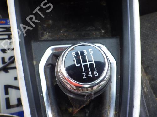 Used Gear lever RENAULT CLIO V (B7_) 1.0 TCe 90 (B7MT) (91 hp) 24595160