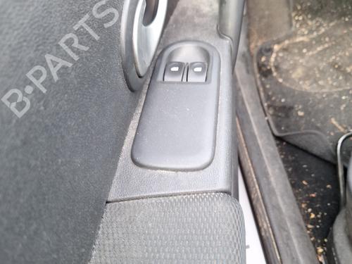Used Left front window switch RENAULT CLIO III (BR0/1, CR0/1) 1.6 16V GT (BR10, CR10) (128 hp) 29372049