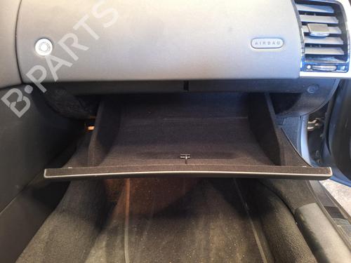 glove-box-jaguar-f-type-convertible-x152-2012-37036384 main image
