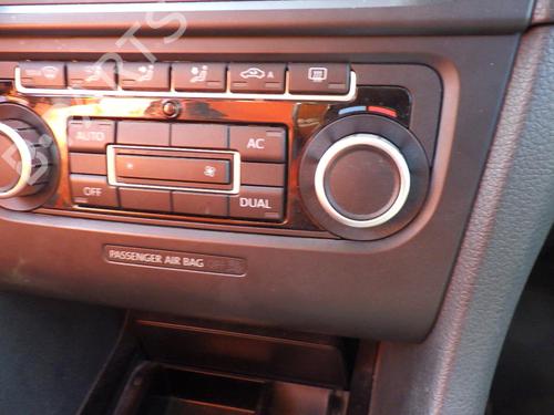 AC Styreenhet / Manøvreringsenhet VW GOLF VI (5K1) 2.0 TDI (110 hp) 24249964