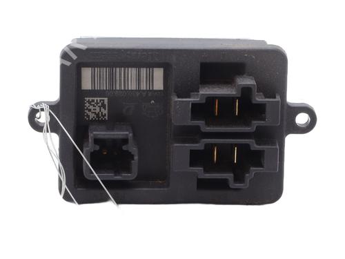 Used Heater resistor Heater resistor PEUGEOT 5008 II (MC_, MJ_, MR_, M4_) 1.6 BlueHDi 120 (MCBHZH, MCBHZW) (120 hp) 33827272 33827272