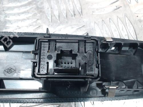 Used Right front window switch Right front window switch RENAULT SCÉNIC III (JZ0/1_) 1.9 dCi (JZ0J, JZ1J, JZ1K, JZ1S) (131 hp) 24252678 24252678
