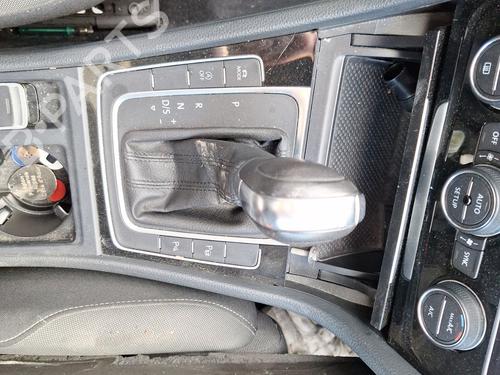 Used Shift knob Shift knob VW GOLF VII (5G1, BQ1, BE1, BE2) 1.4 TSI (140 hp) 31065031 31065031