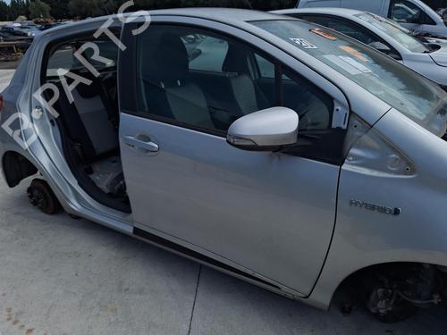 Used Right mirror TOYOTA YARIS (_P13_) 1.5 Hybrid (NHP130_, NHP130) (101 hp) 29161666
