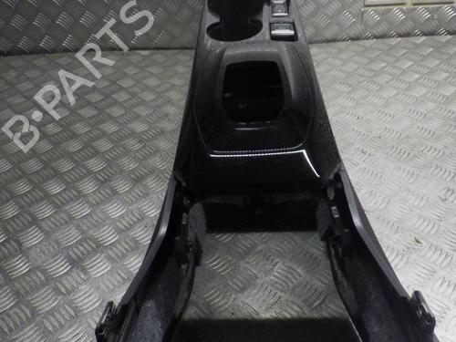 Console central PEUGEOT 2008 II (UD_, US_, UY_, UJ_, UR_, UC_) 1.2 PureTech 130 (USHNS, URHNS) (130 hp) 24245489