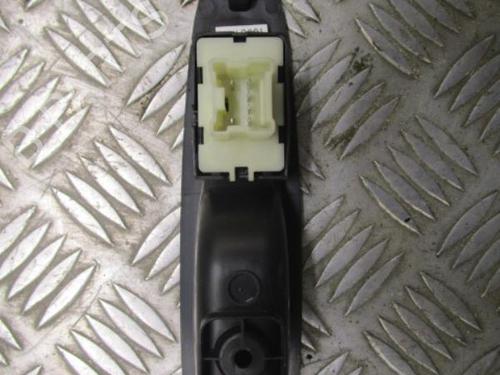 Used Left rear window switch Left rear window switch RENAULT CAPTUR I (J5_, H5_) 1.5 dCi 110 (110 hp) 24249710 24249710