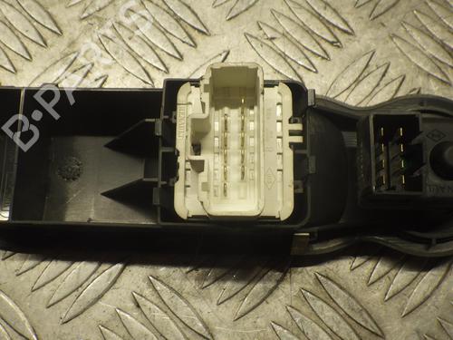 Used Left front window switch Left front window switch RENAULT MODUS / GRAND MODUS (F/JP0_) 1.5 dCi (FP0F, JP0F) (86 hp) 24248401 24248401