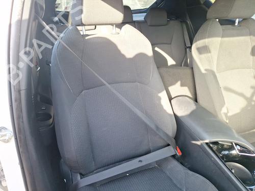 front-right-seatbelt-toyota-c-hr-_x1_-2016-31045799 main image