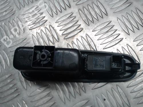 Used Right rear window switch Right rear window switch PEUGEOT 3008 I MPV (0U_) 2.0 HDi Hybrid4 (0URHCA) (200 hp) 24247147 24247147