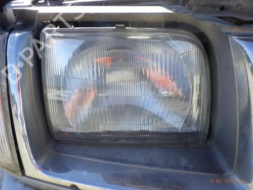 Used Right headlight NISSAN PICK UP (D22) 2.5 TD 4WD (103 hp) 30518245