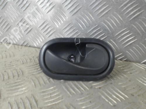 Høyre foran invendig håndtak RENAULT CLIO III (BR0/1, CR0/1) 1.5 dCi (C/BR0G, C/BR1G) (68 hp) 24255577